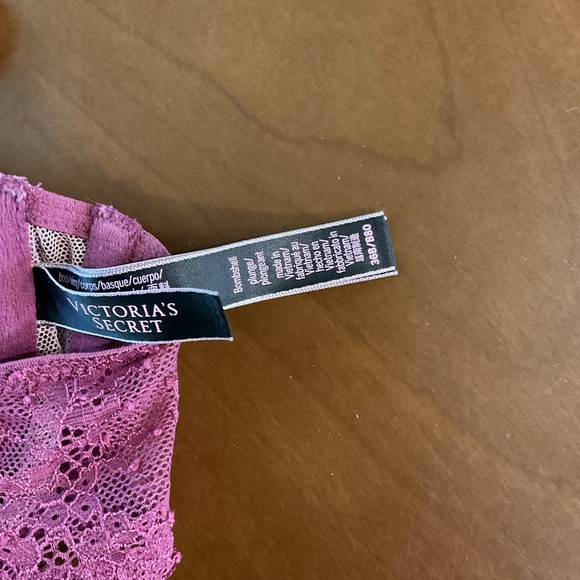 Victoria’s Woman’s Mauve laced tank-top Bombshell Bra. Size 36B. - Picture 6 of 7
